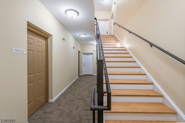 Building Photo - 56 Park Dr