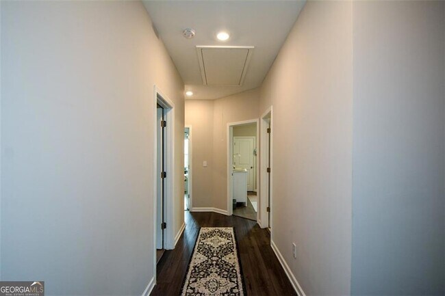 Building Photo - 3401 Park Pointe Cir