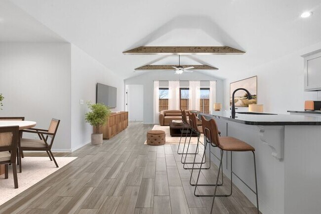 Building Photo - Beautiful 4 Bed / 2 Bath Home with Open Layout in Owasso