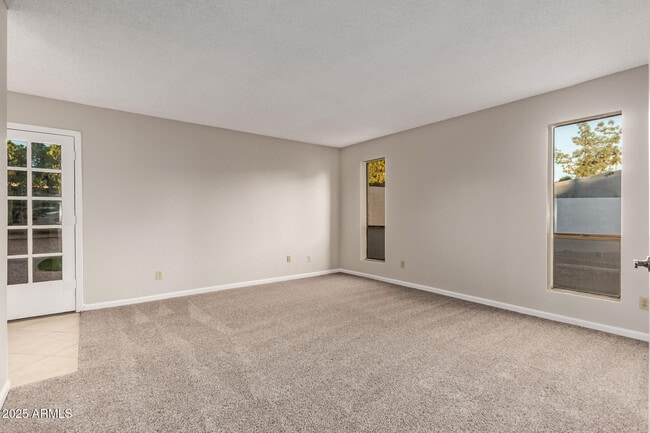 Building Photo - 4912 E Ludlow Dr