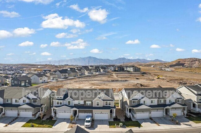 Building Photo - 1009 N Ledger Dr