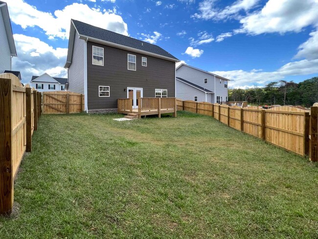 Building Photo - Beautiful Like-New 3 bed/2.5 bath w/ 2-car garage & fenced in backyard available June 24th!