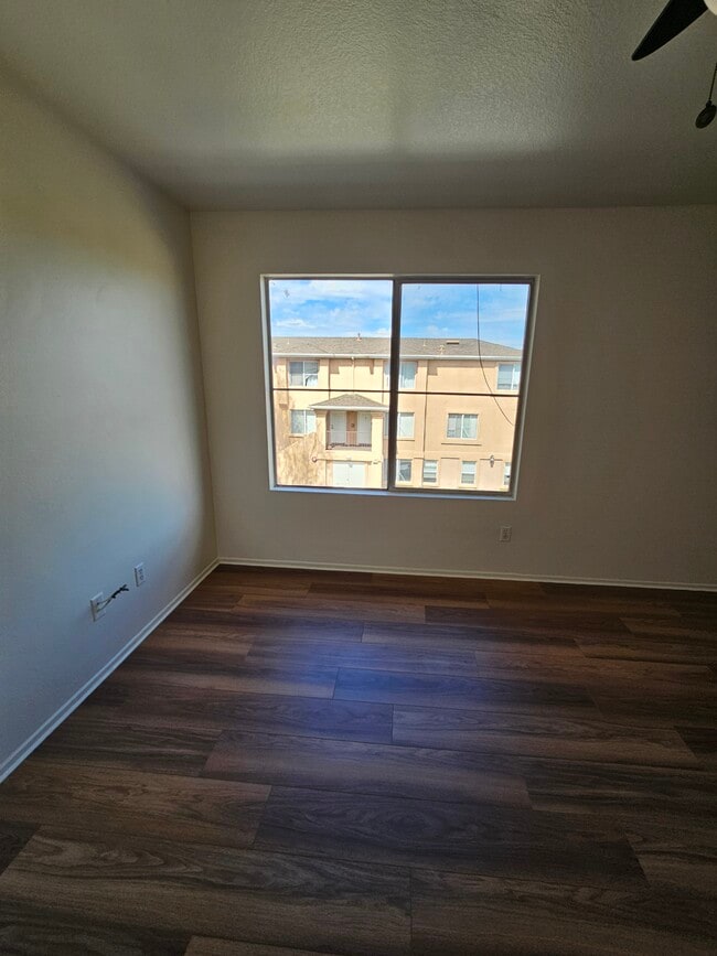 Building Photo - 1050 Harbor Heights Dr