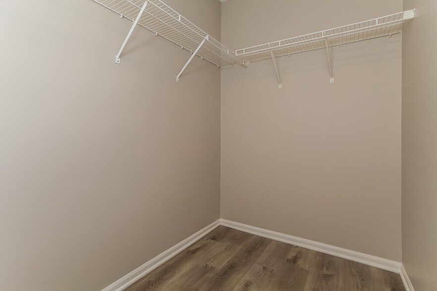 Building Photo - 4559 Parkwick Dr