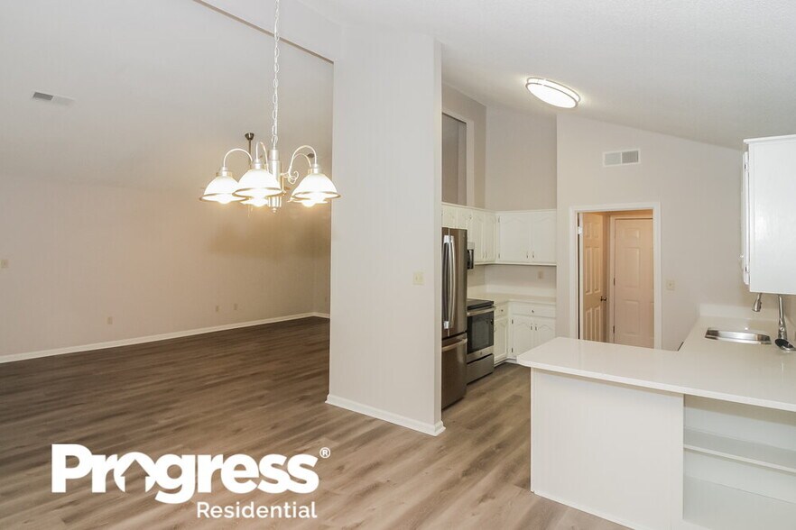 Building Photo - 7196 Atterbury Cir W