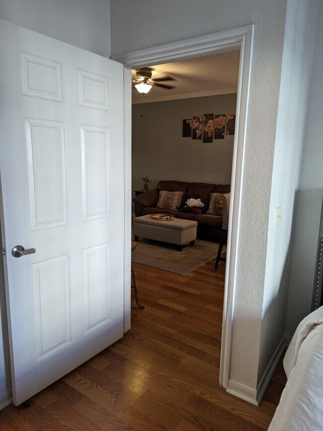 Building Photo - Great 1 Bedroom / 1 Bathroom Condo in Downtown Orlando! Free Water, Sewer, Trash & Pest Control!