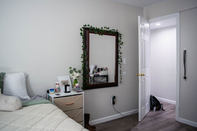 Building Photo - Beautiful Spacious Single-Family Home in Beaver Hills | 8-bed 3.5-bath