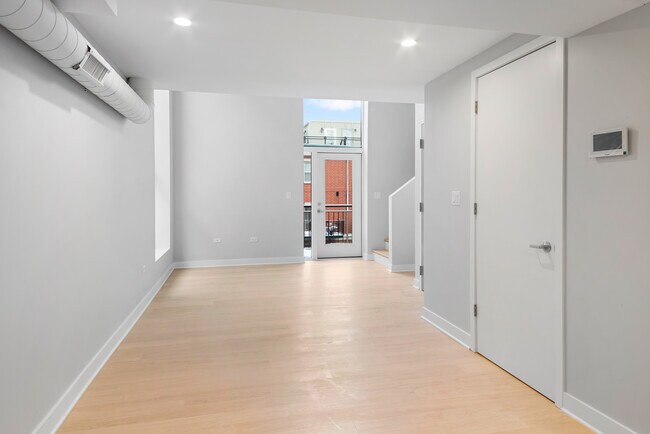 Building Photo - 4637 N Ashland Ave