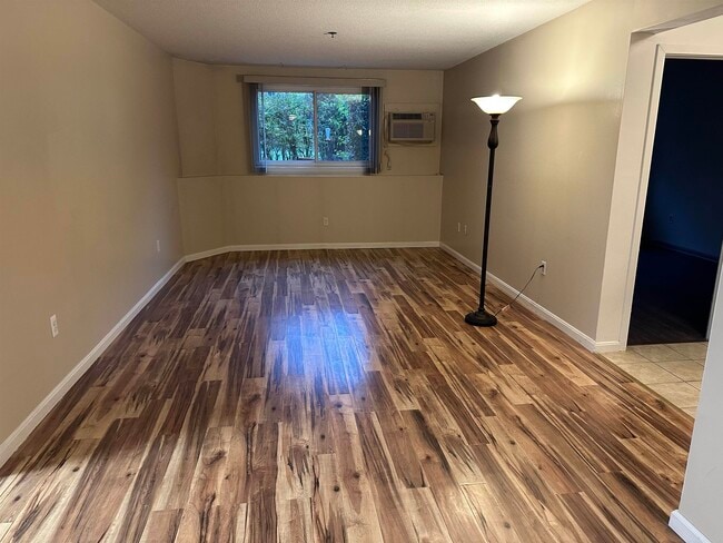 Building Photo - 113 Cluff Crossing Rd