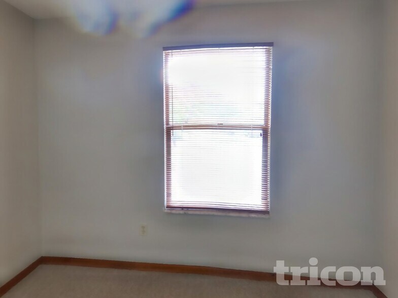 Building Photo - 10660 Squires Ct