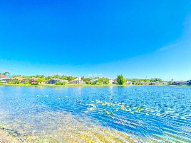 Building Photo - Beautiful Home with Water View in Waterfor...