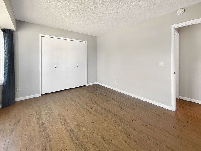 Building Photo - $0 DEPOSIT OPTION. SPACIOUS 4-BEDROOM CENT...