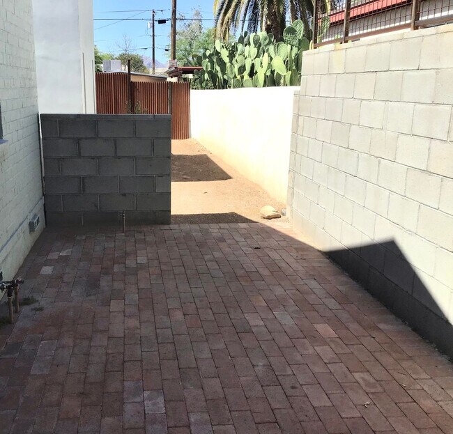 Building Photo - Modern, beautiful 3Bdrm, 2ba unfurnished i...