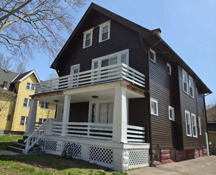 Building Photo - 9024 Yale Ave
