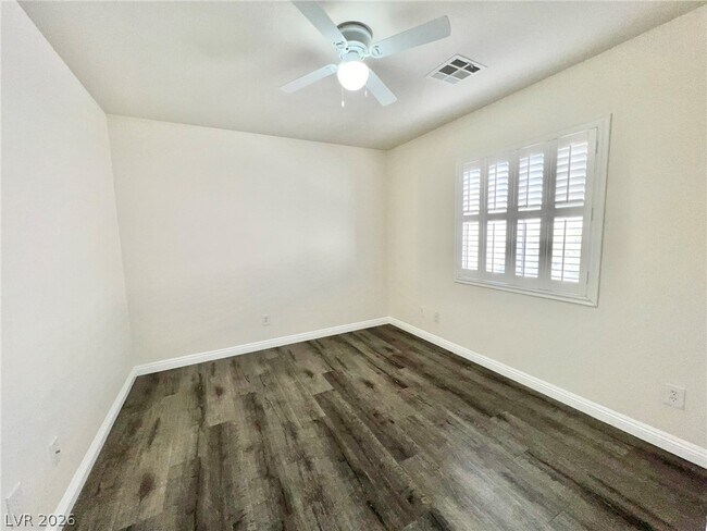 Building Photo - 5014 Tunnel Falls Dr