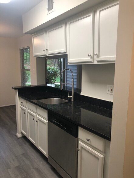 Kitchen 2 - 1734 Ascot Way