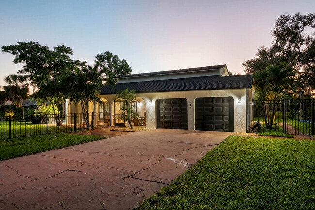 Building Photo - 612 Montezuma Dr