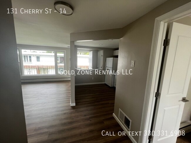 Building Photo - 131 Cherry St