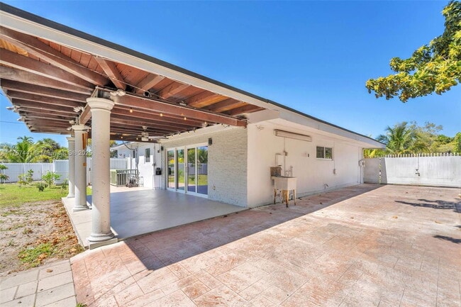 Building Photo - 4301 SW 85th Ave