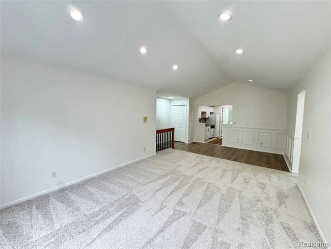 Building Photo - 5472 Pine Aires Dr