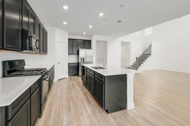 Building Photo - 113 King Thistle Ct