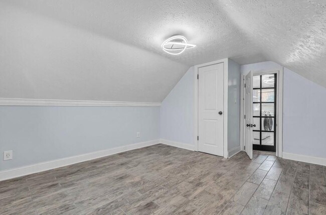 Building Photo - 10012 Elizabeth Ave