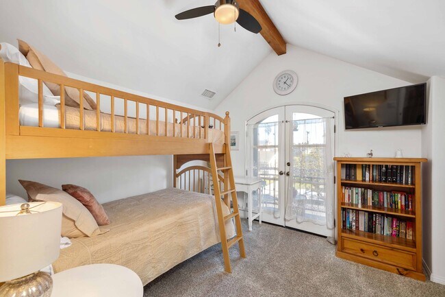 Building Photo - 1605 Lynngrove Dr