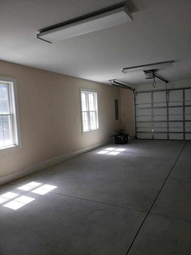 Building Photo - 1129 Bennett Rd