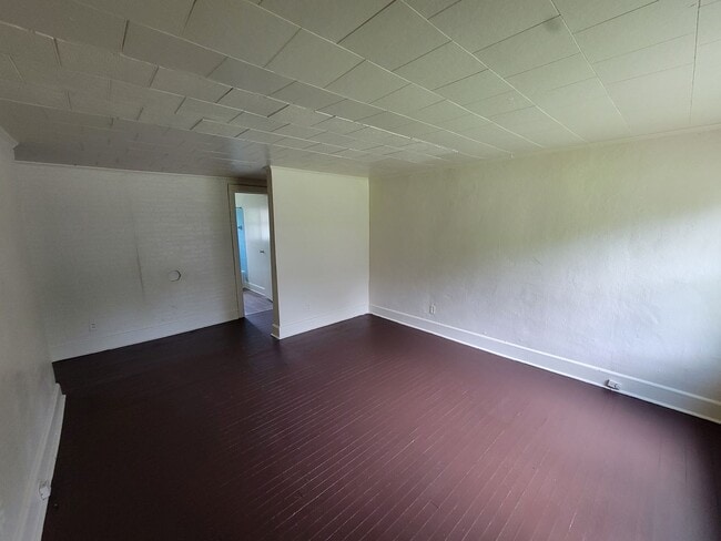 Building Photo - 3 Bedroom 1 Bathroom House