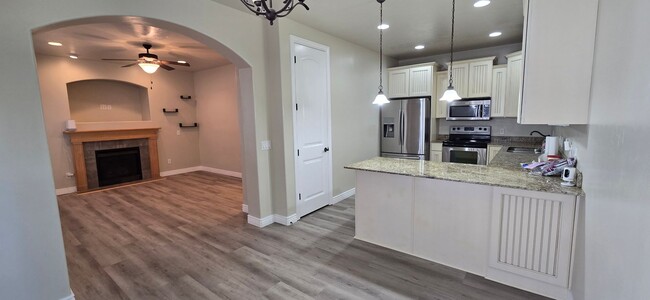 Building Photo - Pet Friendly Beautiful 3 Bed 3.5 Bath in R...