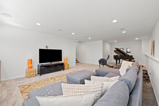 Building Photo - 8190 Smiths Cir