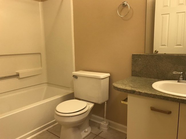 Building Photo - 979 Stewarts Creek Dr