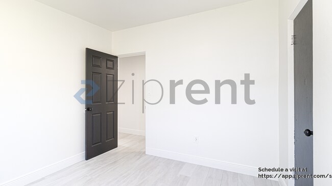 Building Photo - 1105 E South St