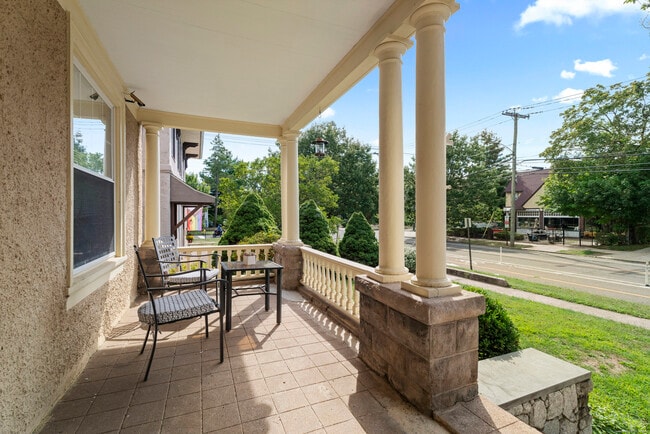 Building Photo - 809 Edgewood Ave