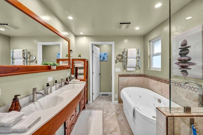 Building Photo - FULLY FURNISHED MOUNTAIN VIEW RETREAT with HOT TUB, RV PARKING & NO HOA