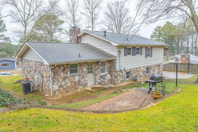 Building Photo - 4 Bedroom Rental in East Brainerd!