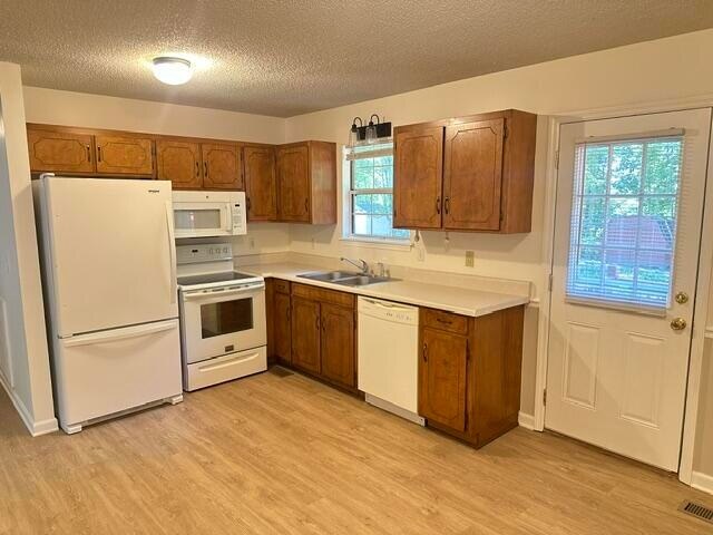 Building Photo - 3266 Somerset Dr SE