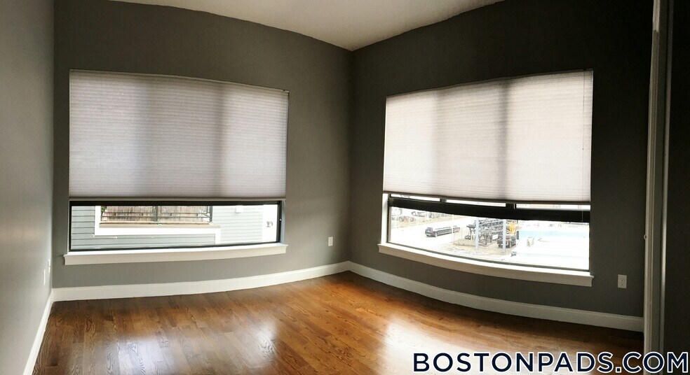 Building Photo - 339 D St
