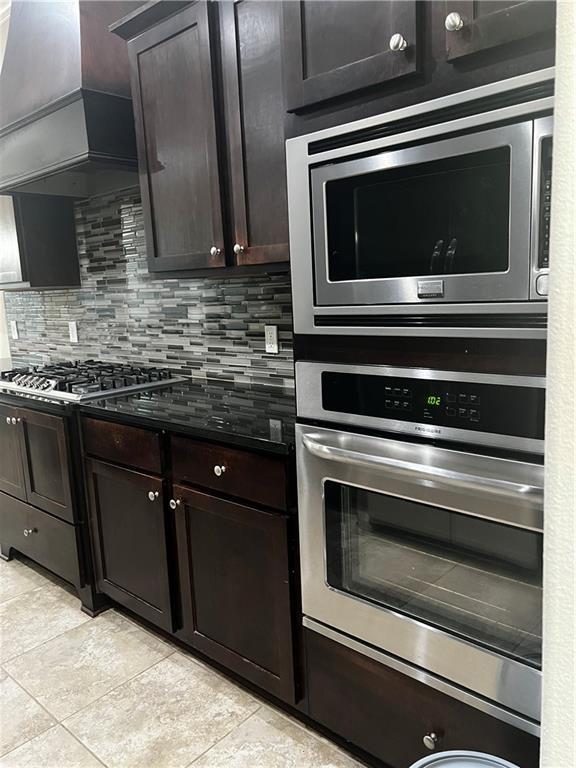 Building Photo - 4103-4103 SW Stonewood Terrace