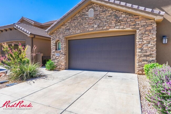 Primary Photo - Pet Friendly 4 Bedroom Home! Internet Incl...