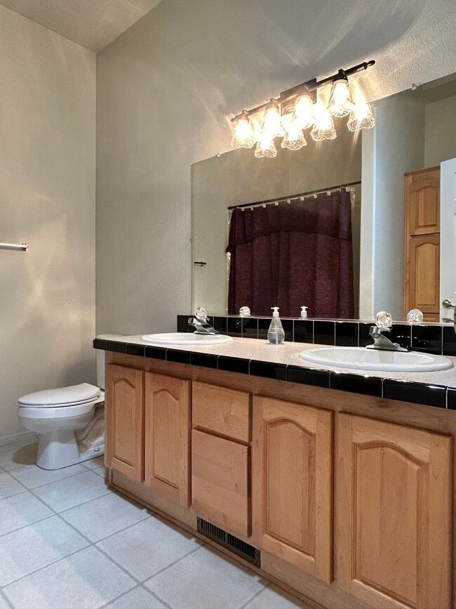 Building Photo - Large Single Family Home in Country with Office