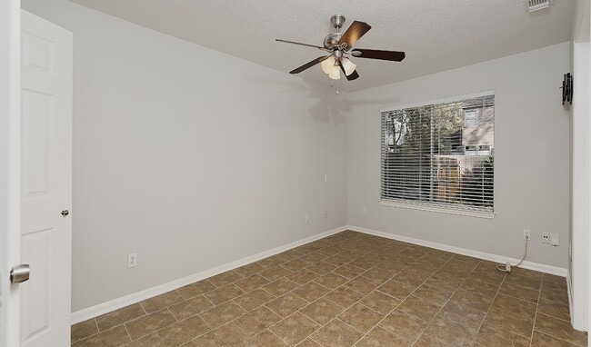 Building Photo - 31 N Rushwing Cir