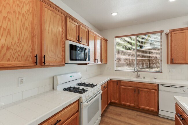 Building Photo - 5870 Lustrous Ct