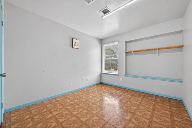 Building Photo - 12317 Crest Lake Dr
