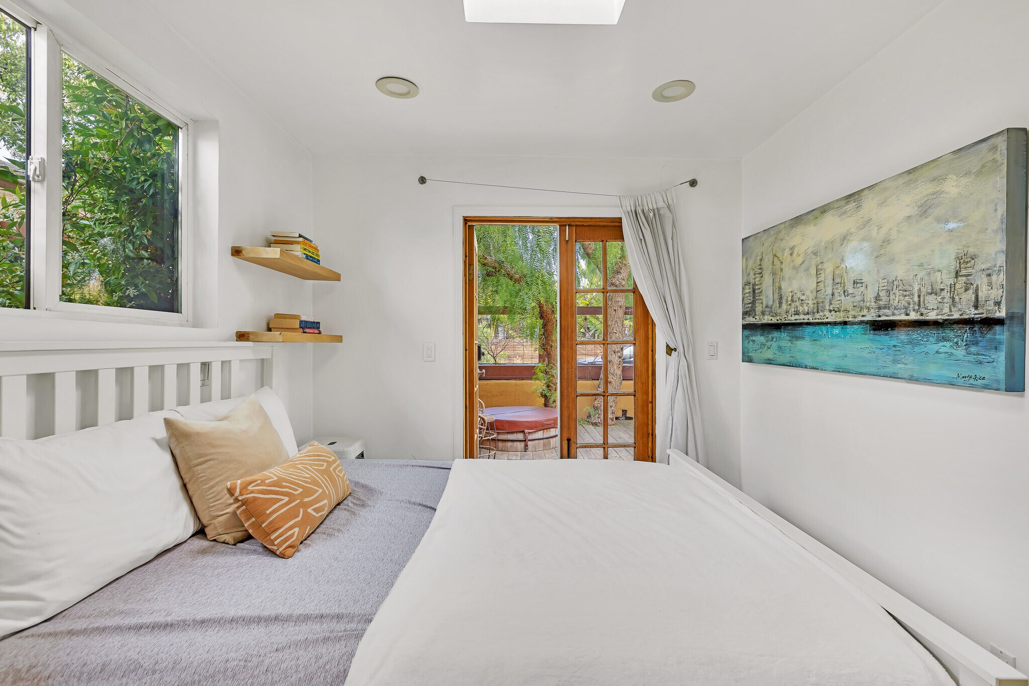 Building Photo - 718 Vernon Ave