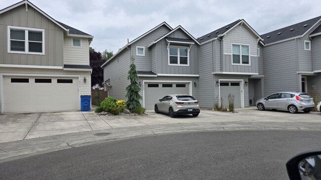 Primary Photo - Amazing 3 bedroom home