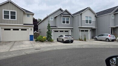 Building Photo - Amazing 3 bedroom home