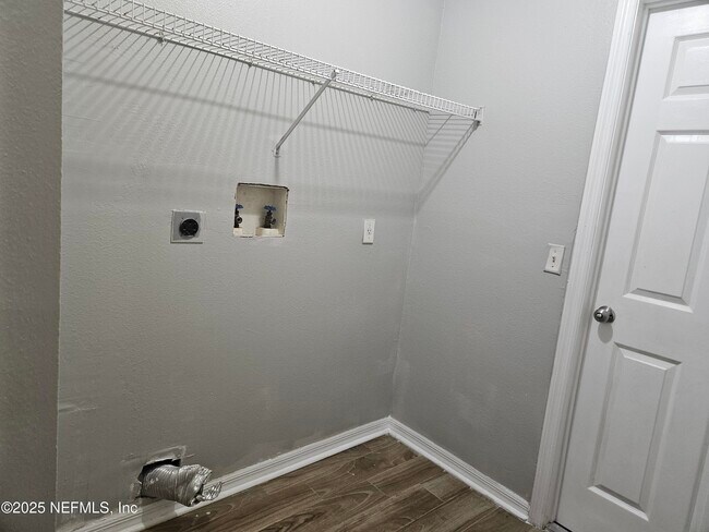 Building Photo - 2715 Lantana Lakes Dr