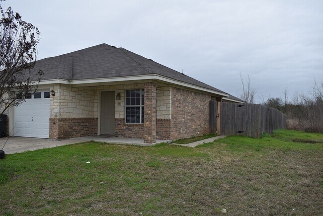 Building Photo - 1600 Nicholas Cir