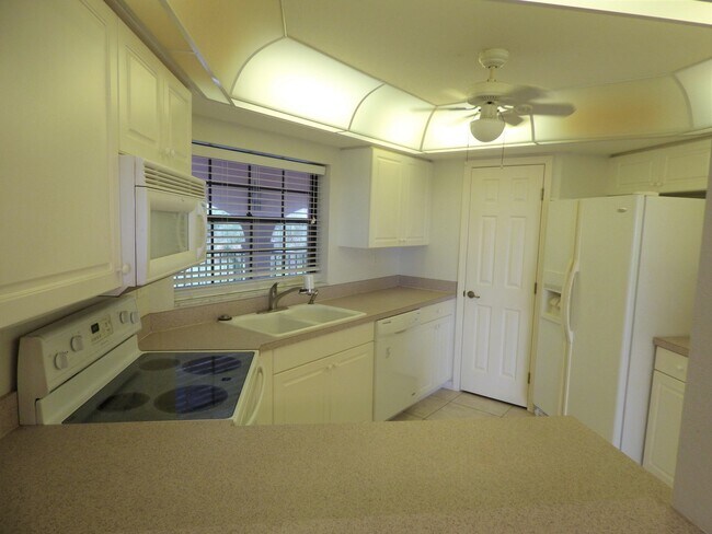 Building Photo - Rolls Landing Condo- Gated community with all the features
